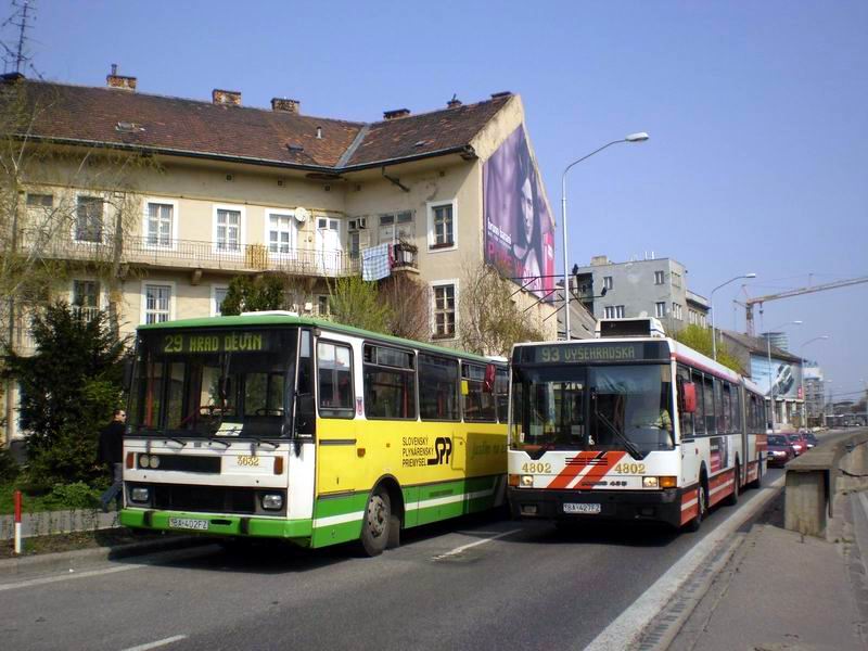 4802 obieha prestávkujúce autobusy počas maratónu